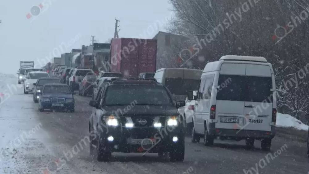 Արագածոտնում մերկասառույցի պատճառով մոտ 18 կիլոմետրանոց խցանում է, ավտոմեքենաների թիվն անցնում է 4000-ը