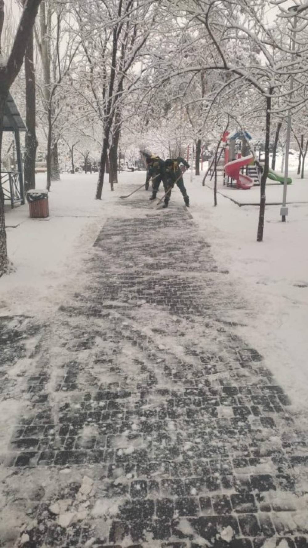 Վաղ առավոտից բոլոր վարչական շրջաններում իրականացվում են ձնամաքրման աշխատանքներ