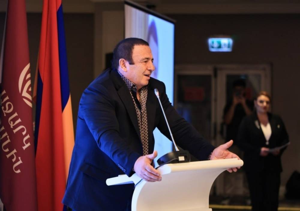 Ինձ պետք չի ո´չ ճոխ ընդունելություն, ո´չ դահլիճներ, ո՛չ քաղցր խոսքեր. կգամ մենակ, կգամ թիմով. պատրաստ եմ հանդիպել-խոսել որտեղ ասեք. Գագիկ Ծառուկյան