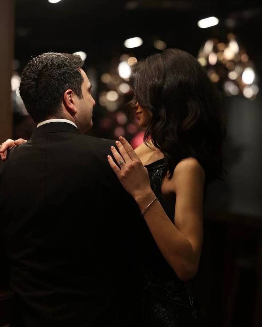 Ալեն Սիմոնյանը լուսանկարներ հրապարկեց իր նշանադրությունից