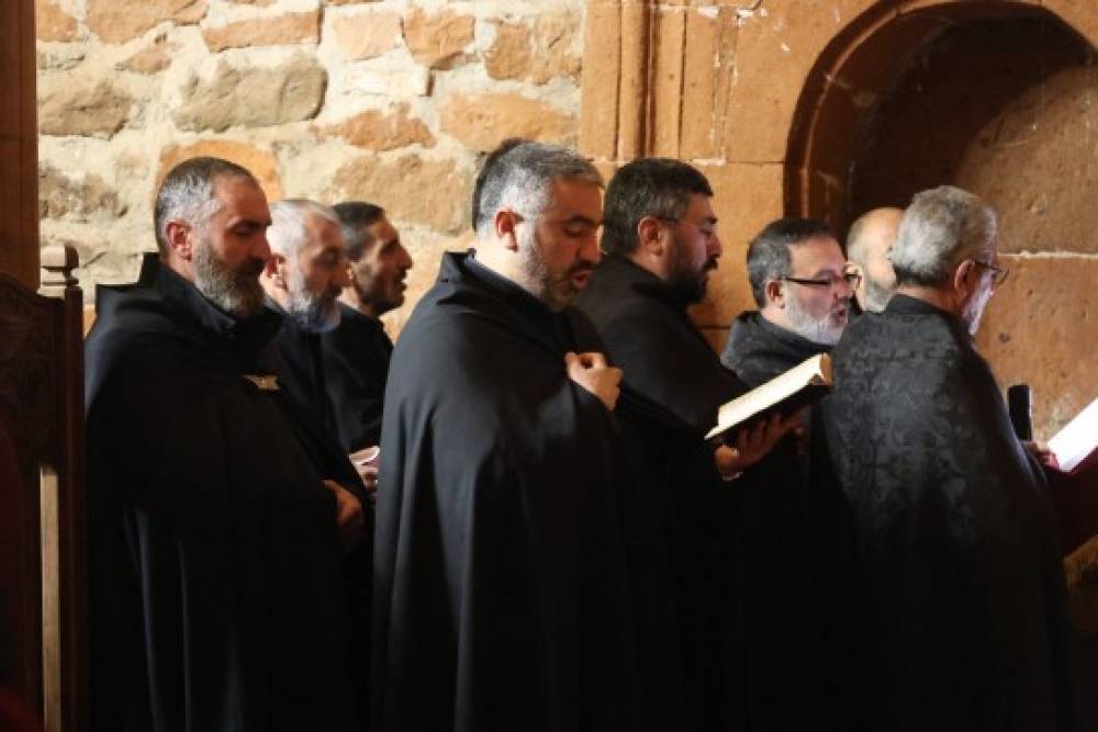 «Աղոթքն է մեր զորությունը». Արագածոտնի թեմի հոգևոր դասը մեկտեղվել էր Կարմրաշենի Սուրբ Աստվածածին եկեղեցում՝ խաղաղական ժամերգության