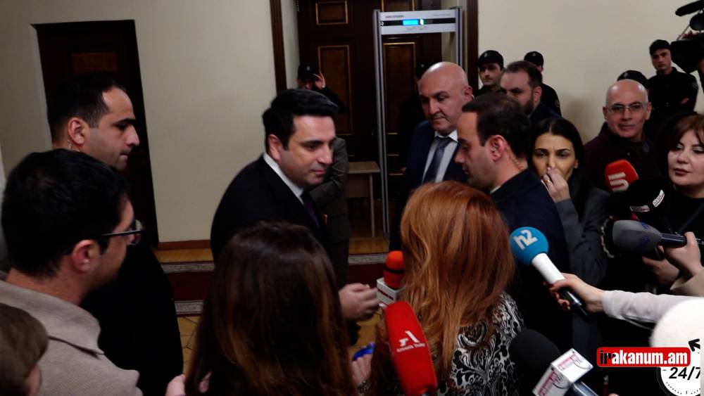 Ջուրա, հասկացա խմի բայց մի բղավի․ Ալեն Սիմոնյանն ու լրագրողը վիճեցին