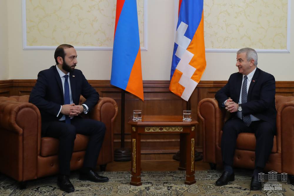 Արարատ Միրզոյանը զրույց է ունեցել Արցախի խորհրդարանի նախագահ Աշոտ Ղուլյանի հետ