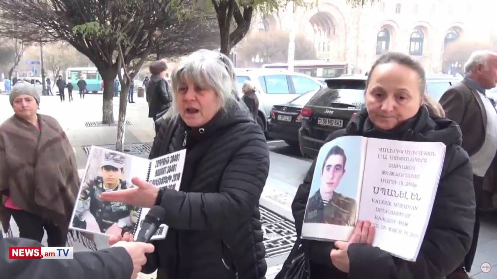 «Վարչապետը Ֆեյսբուքին լավ էլ հետեւում է, լավ ինքը չի տեսնո՞ւմ մեր պայքարը»․ սեւազգեստ մայրեր