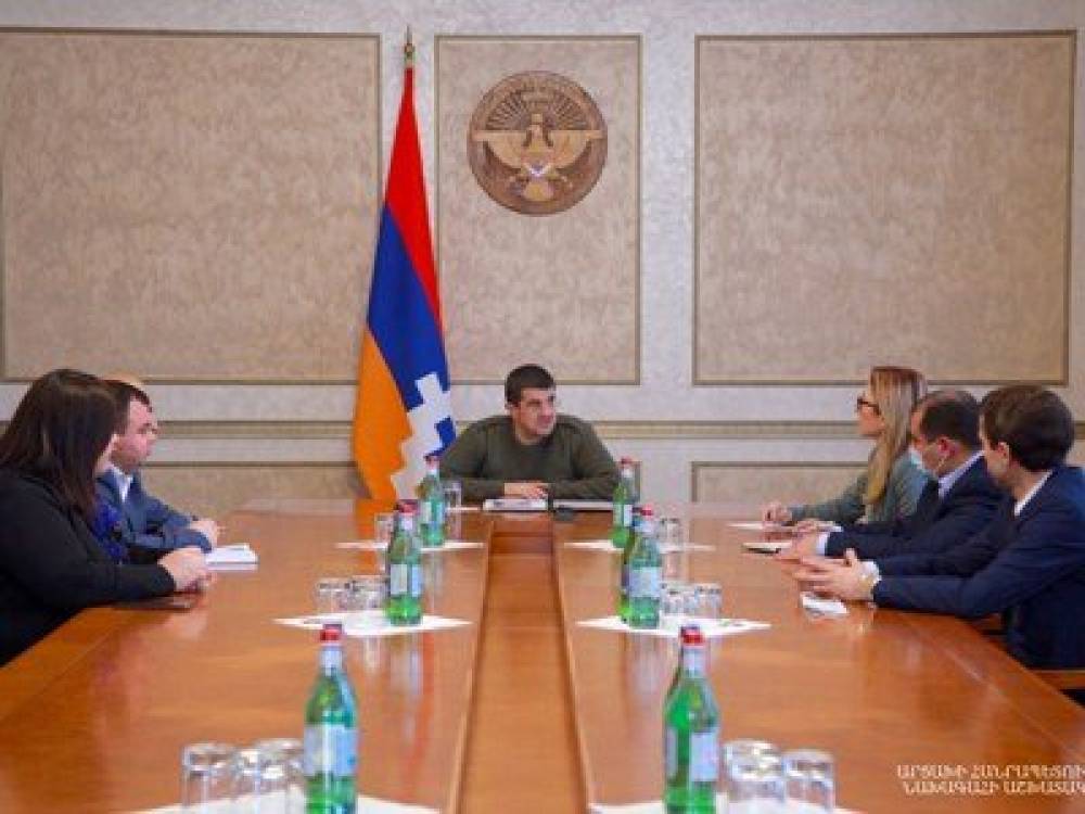Արայիկ Հարությունյանը հանդիպել է նախարար Մանե Թանդիլյանին