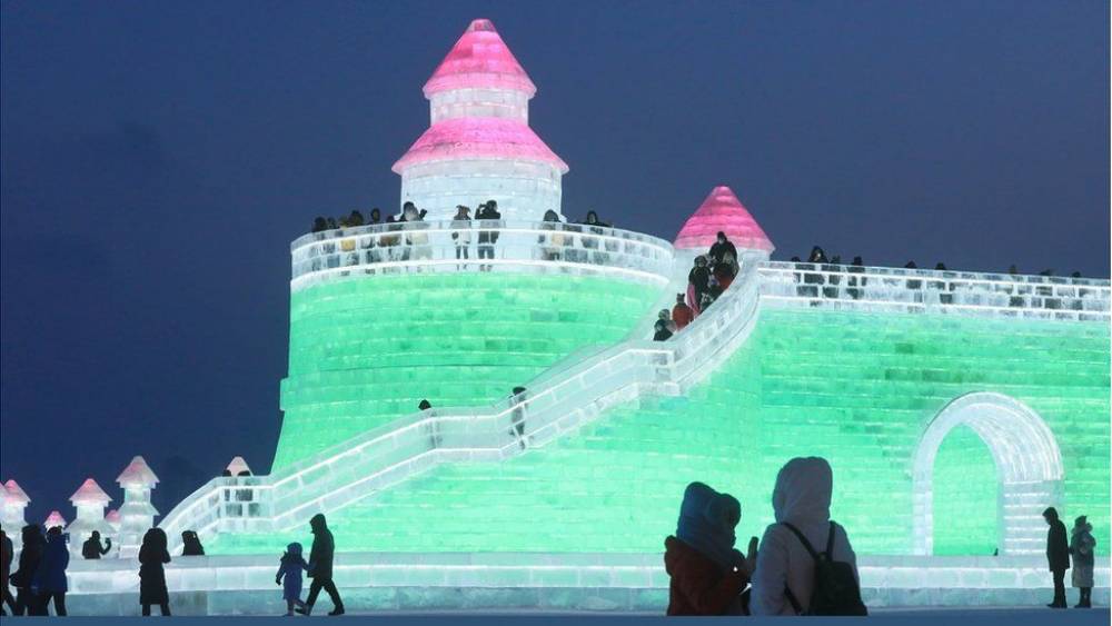 Սառցե դղյակներ, աշտարակներ և զվարճալի ատրակցիոններ. Չինաստանում մեկնարկել է Հարբինի ամենամյա սառցե փառատոնը (լուսանկարներ)