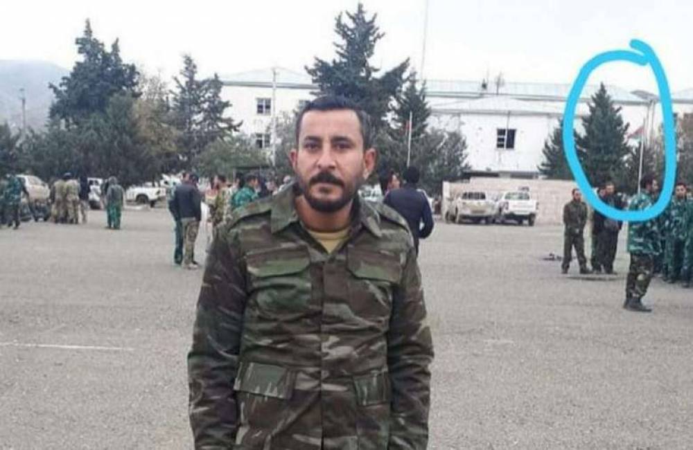 Սիրիացի վարձկանն` Արցախում` Ադրբեջանի դրոշի ֆոնին (լուսանկար)