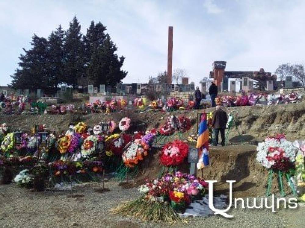 Պատերազմից հետո Արցախում հայկական բանակի օրը պետական մակարդակով չնշվեց, անգամ նախագահ Արայիկ Հարությունյանը Ստեփանակերտում չէր, Երեւանում էր