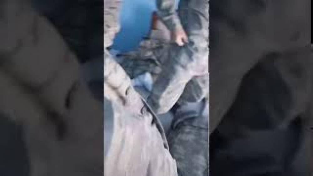 Ադրբեջանցի զինվորականները թալանում են արցախցիների ունեցվածքը (տեսանյութ)