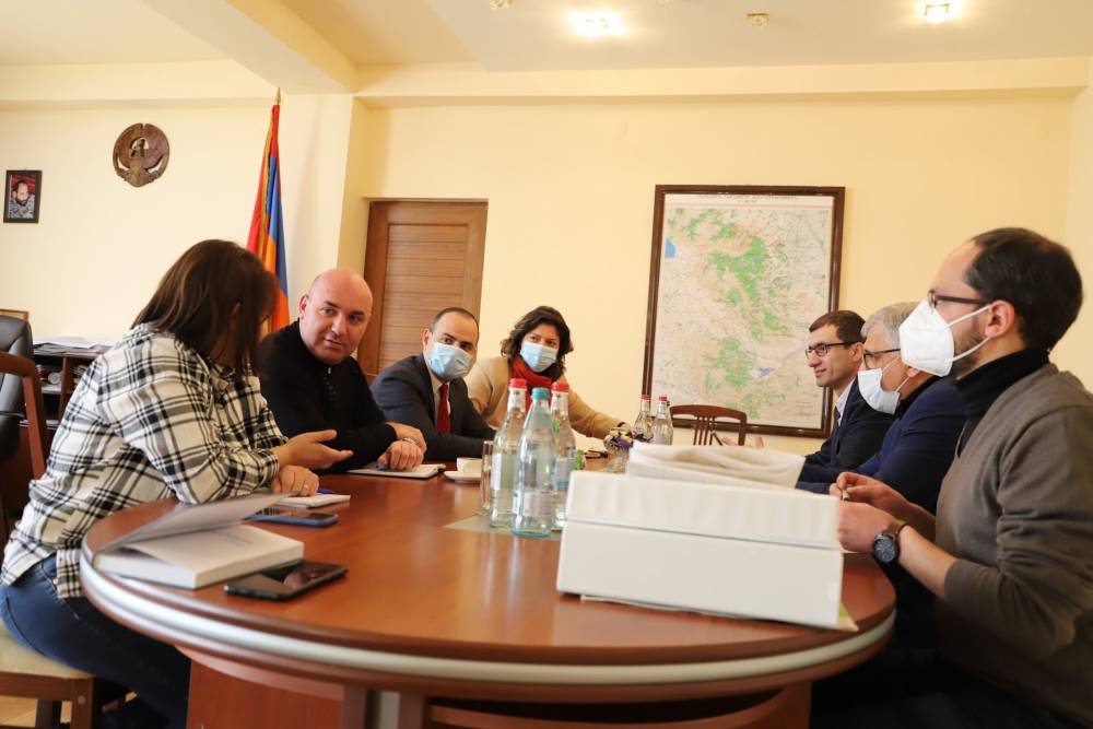 Արցախում փայտե բնակարաններ են կառուցվում. բնակարանի կարիք ունի 10.000 ընտանիք