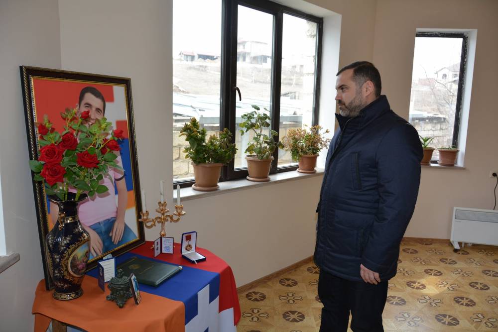 ԱՀ ներքին գործերի նախարար Կարեն Սարգսյանն այցելել է զոհված փրկարարների ընտանիքներին