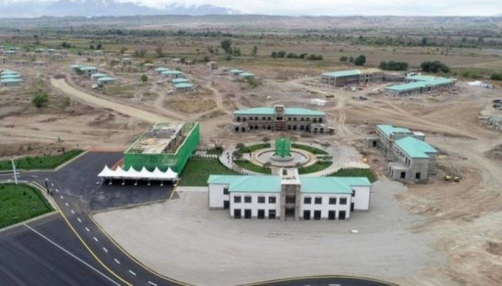 Ցանկալին իրականություն չդարձավ․ Ալիևի խոստացած՝ ադրբեջանցիների վերադարձը Կովսականի «խելացի գյուղ» հետաձգվում է