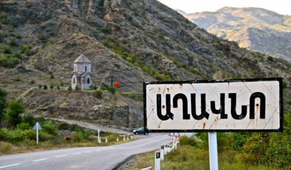 Ադրբեջանցիները պարբերաբար կանգնել են Աղավնոյի անցակետում տեղակայված խանութի դիմաց․ Վտանգ զգալու պատճառով խանութի աշխատակիցը ձեռնարկել է պաշտպանական միջոցներ․ ԱՀ դատախազություն