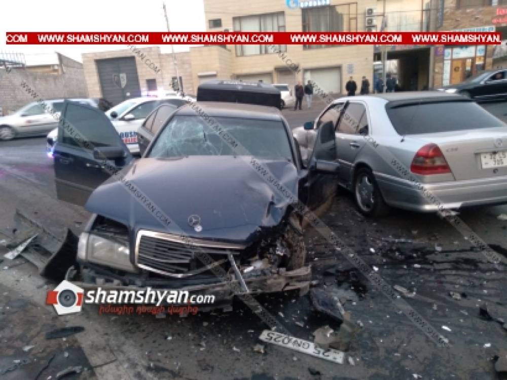 Ավտովթար Երևանում․ բախվել են Mercedes C 180-ը, Mercedes C 220-ը և Nissan Altima-ն