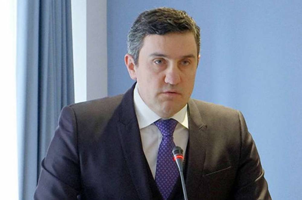 Շատ են շտապում քաղաքական այրերը փակել այս թեման ու դրանով ավելի են խորացնում կասկածներն առ այն, որ ինչ որ բան սխալ է, սուտ է. Արթուր Ղազինյան