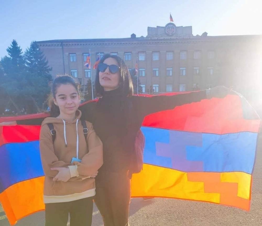 Հիմա պատկերացրեք, որ ձեր 13 տարեկան երեխան շրջափակման մեջ է: Պատկերացրեք ու փորձեք չգժվել