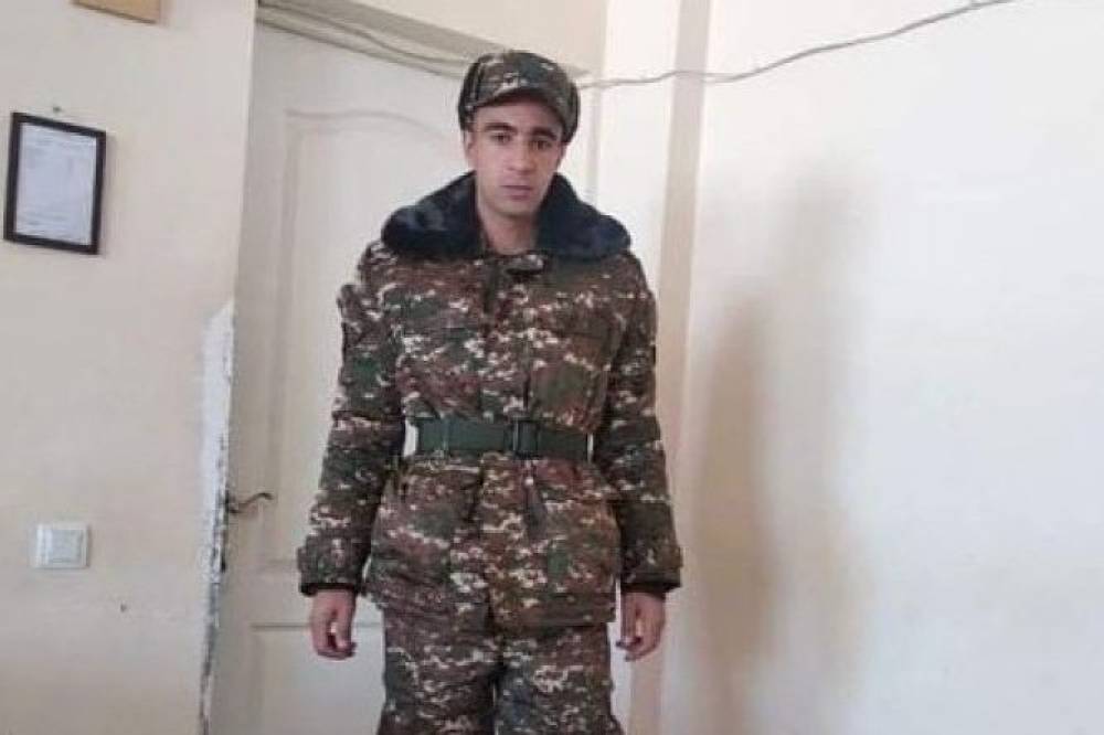 Ռոստոմ Ասրյանն ընտանիքի առաջնեկն էր