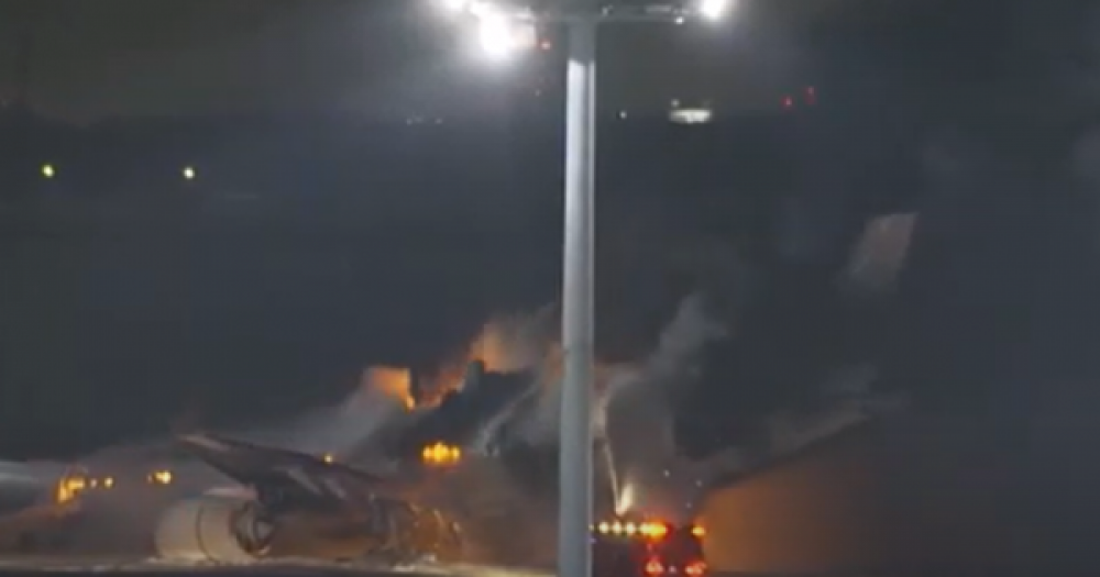 Օդանավակայանում վայրէջք կատարելիս ինքնաթիռում հրդեհ է բռնկվել (տեսանյութեր)