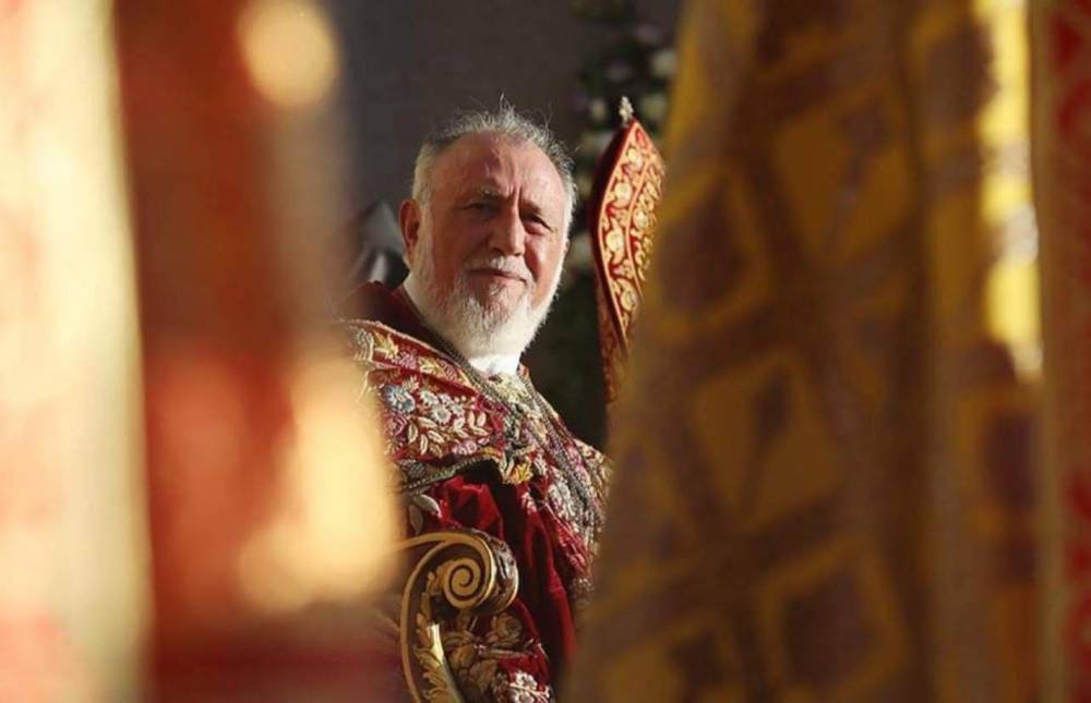 Կոչ ենք անում Հայաստանյայց, Արցախի և Հայաստանից դուրս գտնվող թեմերի երիտասարդաց կառույցների պատասխանատու մեր հոգևոր քույրերին ու եղբայրներին իրենց աջակցությունը հայտնել Մայր Աթոռին և Վեհափառ 