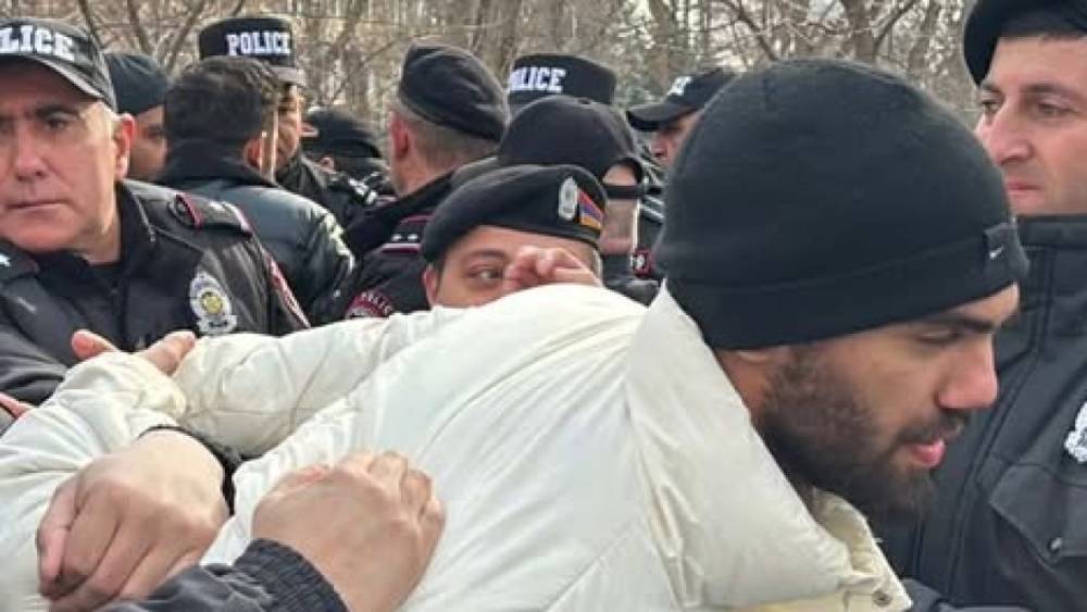 Երևանում Իրանի դեսպանատան դիմացից բերման է ենթարկվել 7 անձ