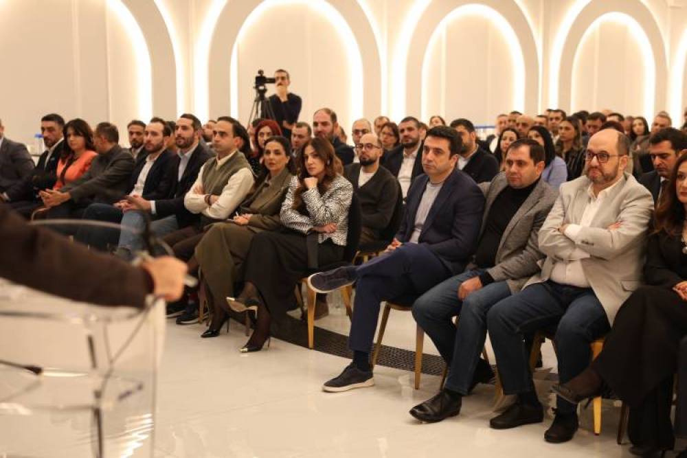 Փաշինյանը դուխ է տալիս թիմին․ «Հրապարակ»