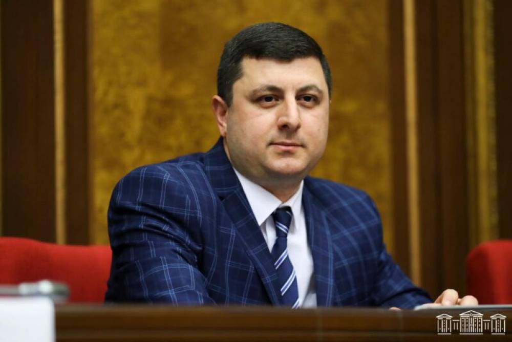 Փաշինյանին միացող տիրադավները վաղ թե ուշ ծնկի են գալու Եկեղեցու առաջ և ներում են խնդրելու․պատգամավոր