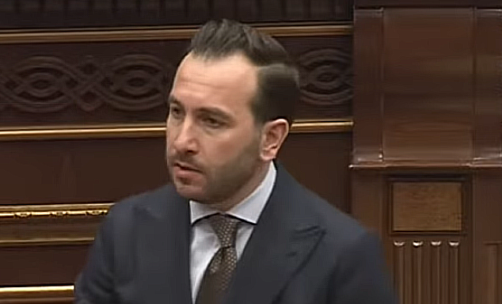 Մեջը քյար չկա՞. ԱԺ-ում վիճեցին Մինասյանն ու Կոնջորյանը