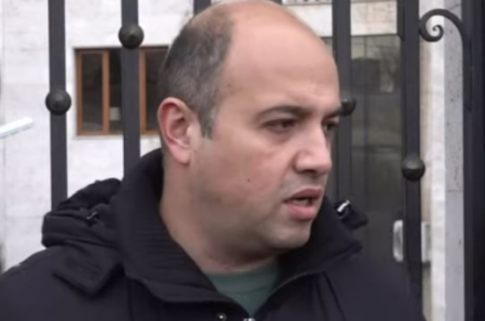 Քննիչն ու դատախազն ասում էին՝ եթե Սամվել Կարապետյանի նկատմամբ տնային կալանք կիրառվի, նա կկարողանա լքել Հայաստանը. Սամվել Կարապետյանը սկսեց ծիծաղել, ծիծաղեց նաև դատավորը. փաստաբան https://armd