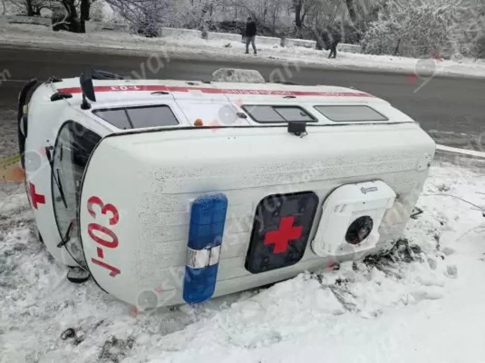 «Բերդ» ԲԿ-ի ավտոմեքենան Թեղուտ բնակավայրի մոտ կողաշրջվել է. բուժքույրը տեղափոխվել է հիվանդանոց