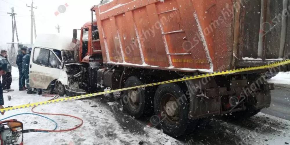 Ողբերգական ավտովթար՝ Աբովյան-Ջրվեժ ճանապարհին. բախվել են «Ford Transit»-ն ու «Kamaz»-ը. կա 1 զոհ