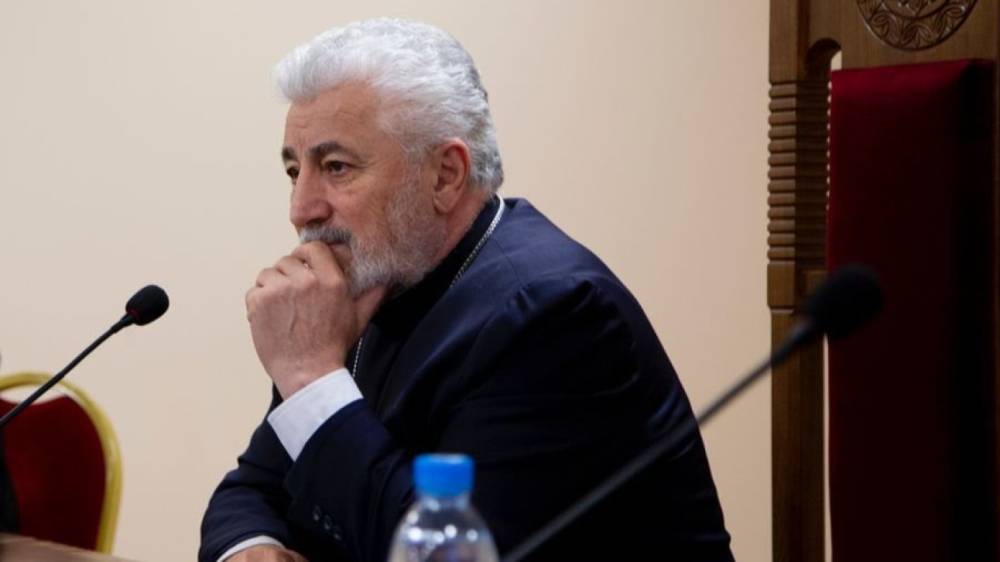 Չնայած իր անձնական անվտանգությանը սպառնացող վտանգներին՝ Կաթողիկոսը ողջ ուժով դիմադրում է հանրային գիտակցությունը թունավորող քաոսին. Եզրաս Սրբազան