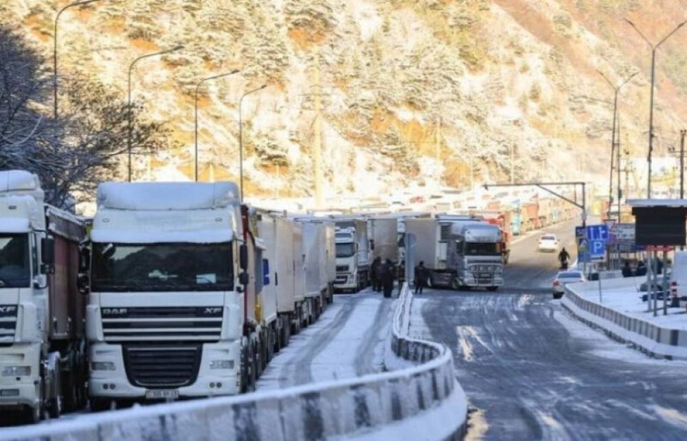 Լարսը փակ է բոլոր տեսակի տրանսպորտային միջոցների համար