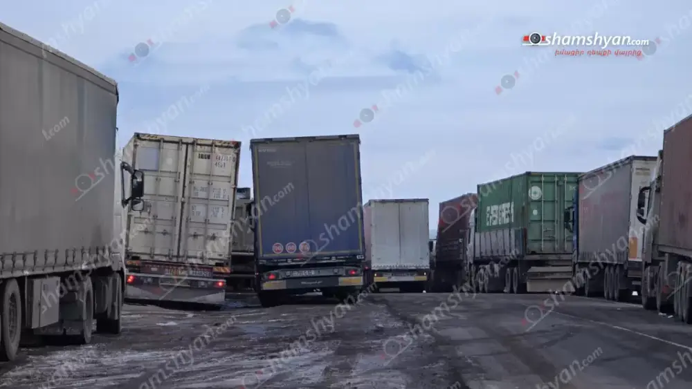 Իրանական 20-ից ավելի բեռնատար Սիսիանի վարչական տարածքում ստեղծել են արհեստական խցանում, որը ձգվում է 1 կմ