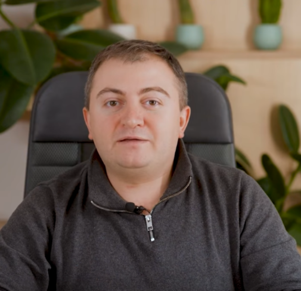 «Հետևությունները թողնում եմ ձեզ». Աշոտ Մարկոսյանը՝ բնակչության սոցիալական վիճակի և իշխանության միլիոնանոց պարգևավճարների մասին (Տեսանյութ)