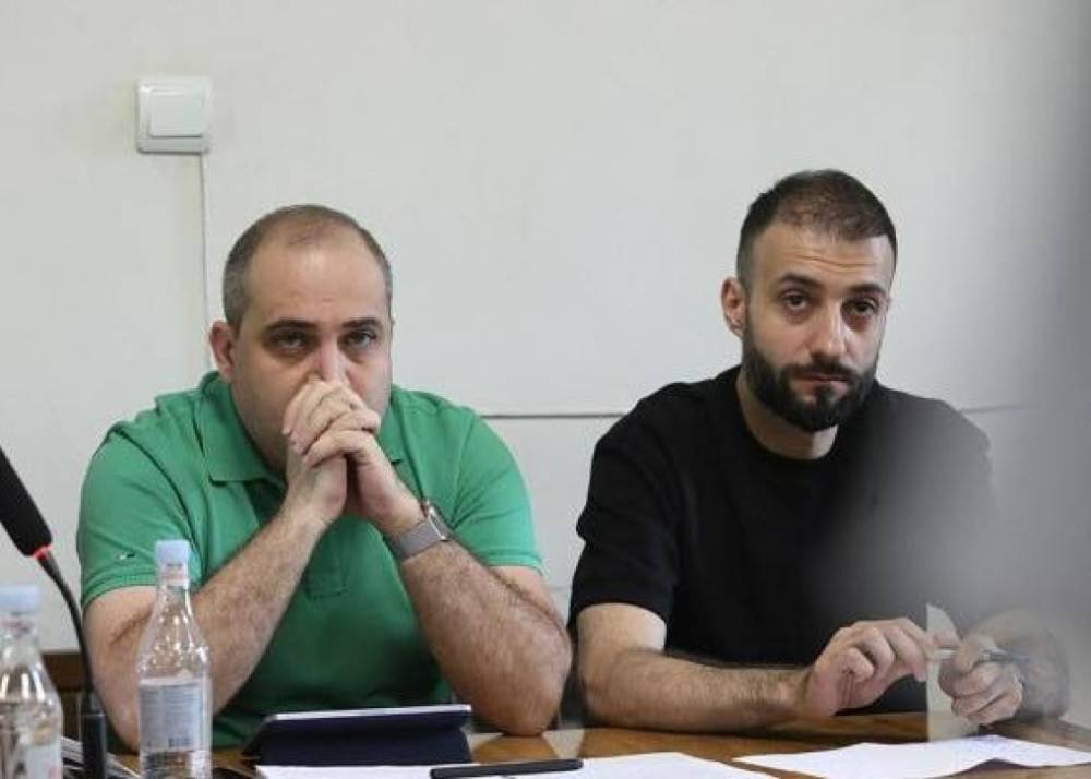 Վազգենն իմ ընկերն է, եթե նա մտածի երկրից գնալու մասին՝ հետն ընկերություն չեմ անի. տղամարդկային պատիվն ինձ համար ամեն ինչից բարձր է. Նարեկ Սամսոնյան (Տեսանյութ)