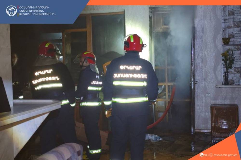 Հրդեհ է բռնկվել Իսակովի պողոտայում գտնվող կահույքի պարագաների խանութի 2-րդ հարկում
