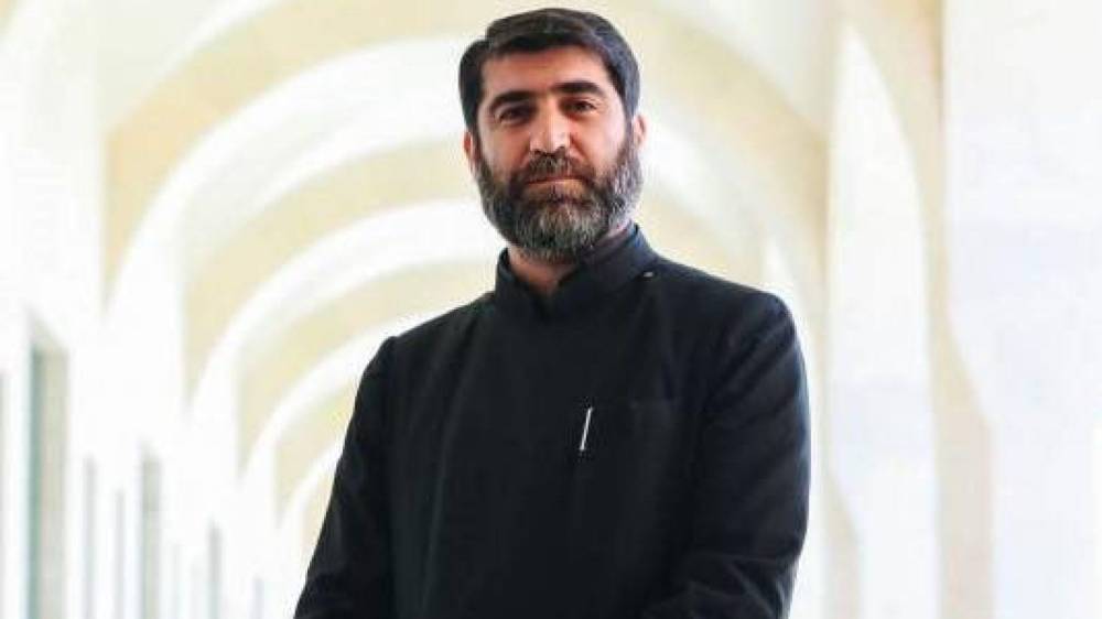 Հայ Եկեղեցու պատմության մեջ արձանագրված են բազմաթիվ պատմական օրինակներ, երբ Հայոց կաթողիկոսները կարգալույծ են հռչակել, բանադրել կամ պաշտոնից հեռացրել են եպիսկոպոսների