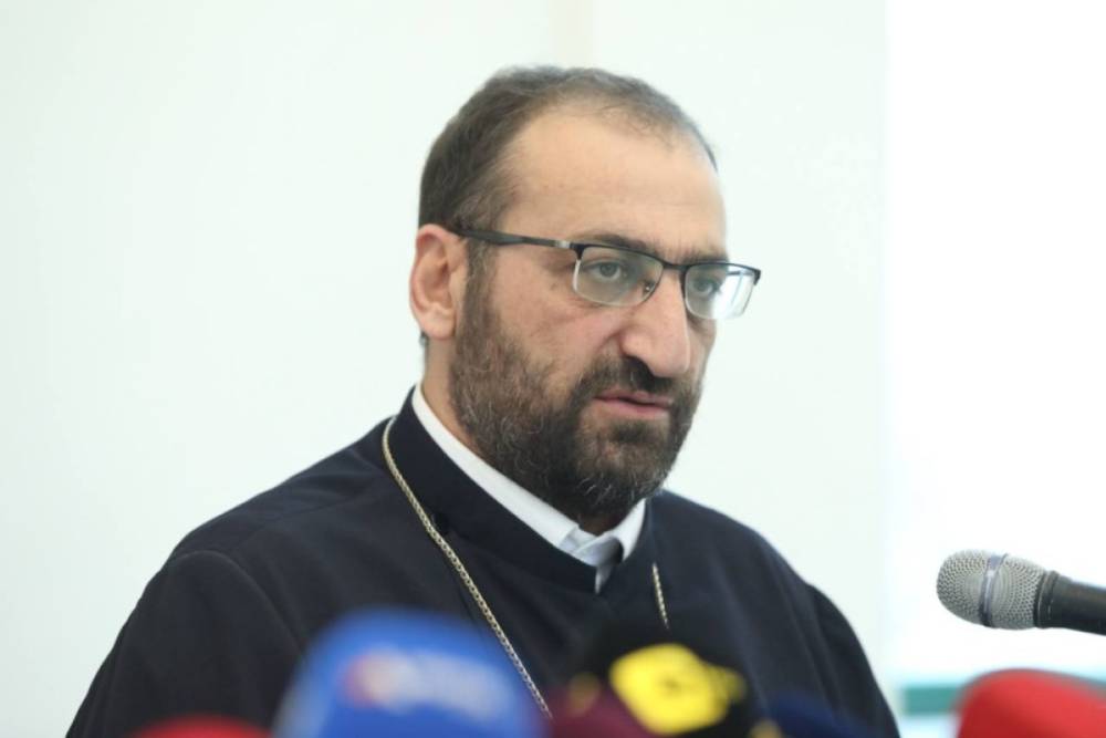 Արշակ Սրբազանի կալանքի երկարացման միջնորդությունը կքննի դատավոր Կարեն Ֆարխոյանը