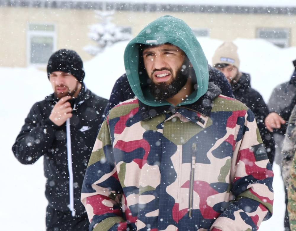 Արման Ծառուկյանը Վայոց ձորի մարզպետի ուղեկցությամբ այցելել է զորամաս, զինվորներին շնորհավորել և խաղաղ ծառայություն մաղթել. Լուսանկարներ