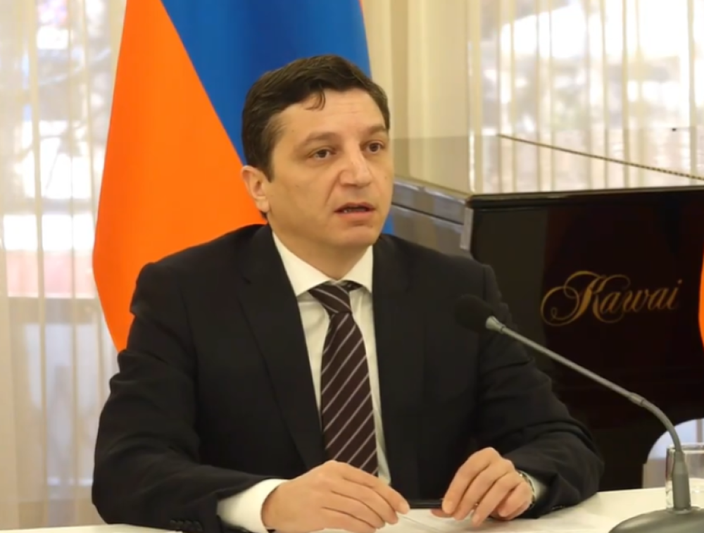 Նախկինի նման ոչ թե կանխիկ է, այլ թափանցիկ, հանրությունը գոնե չպետք է զայրանա. նախարարը՝ պարգևավճարների «խիզախ» քայլի մասին