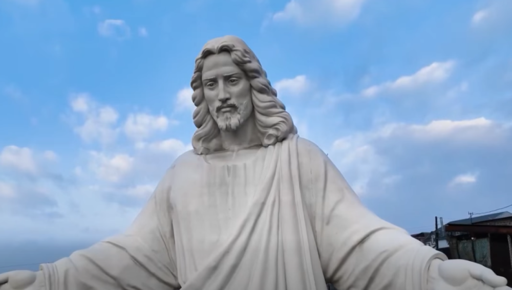 Սոցցանցերում միլիոնավոր հետևորդներ ունեցող բլոգերներն անդրադարձել են Քրիստոսի արձանի կառուցմանը (Տեսանյութ)