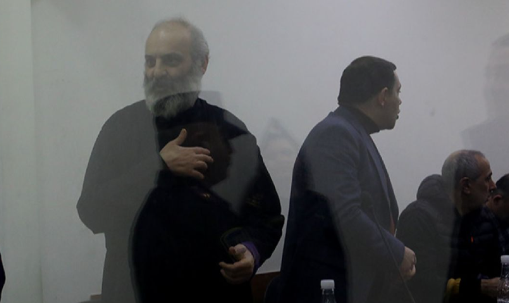 Ափըռ-ցըփըռ բերանները բացել են, հիմա դատարաններում գալիս, ասում են՝ քաղաքական գնահատական եմ տվել, տնից զրկե՛լ եք մարդկանց․ Բագրատ Սրբազան