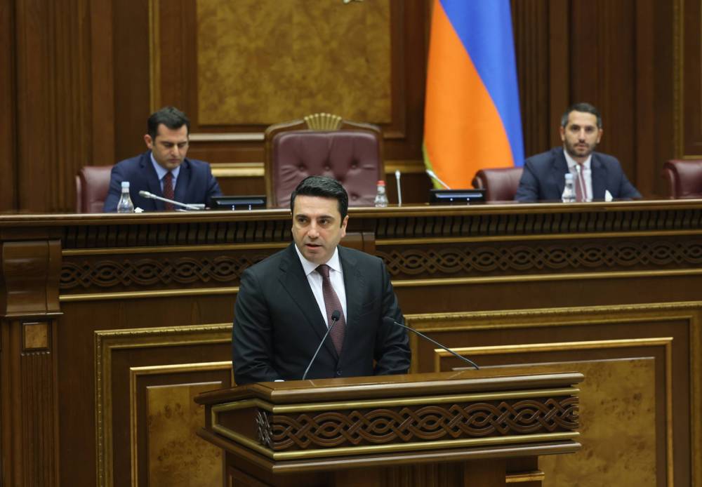 Խոնարհման ու հարգանքի հետ մեկտեղ՝ մենք պարտավոր ենք ապրել․ Ալեն Սիմոնյան