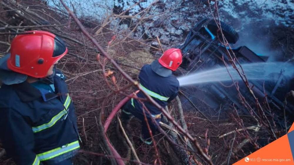 Բերդ-Վերին Կարմիրաղբյուր ճանապարհին բեռնատարը մոտ 20 մետ գլորվել է ձորը և բռնկվել, կա տուժած