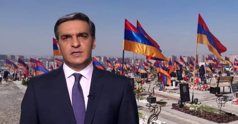 Հիմա. Արման Թաթոյանը և «Միասնության թևեր» շարժման անդամները Եռաբլուրում են.ՈՒՂԻՂ