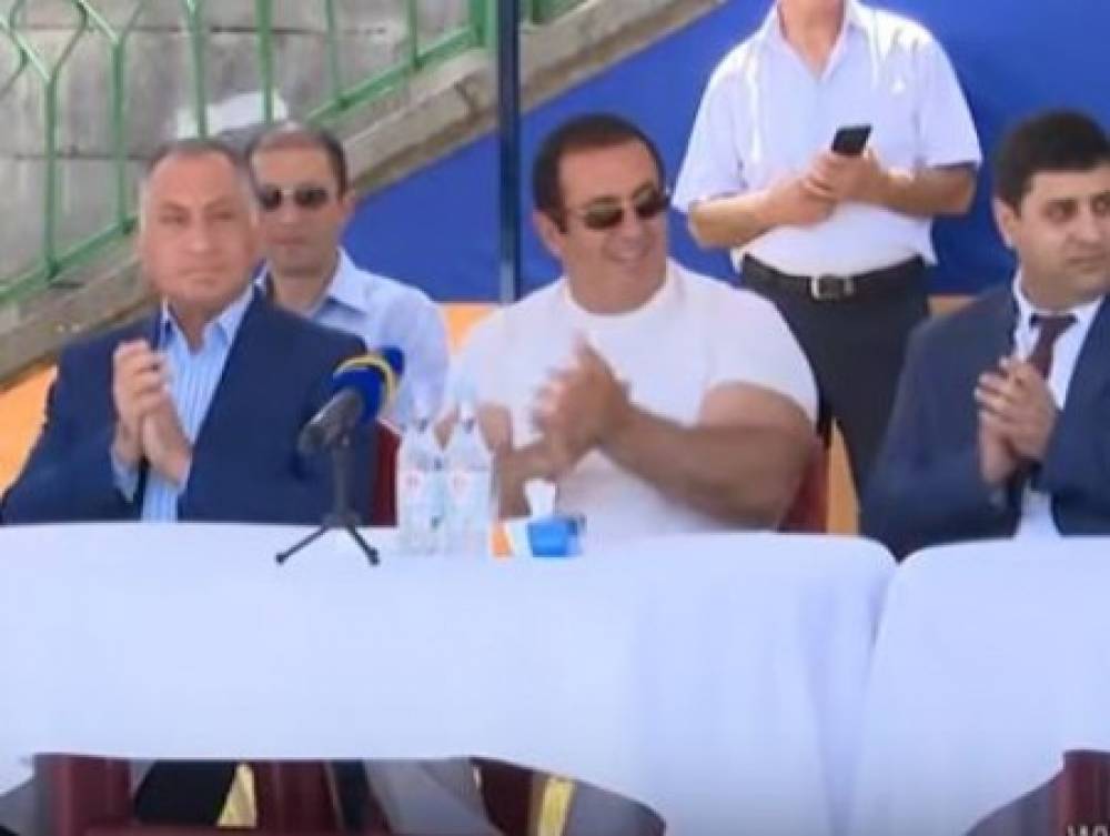 Գագիկ Ծառուկյանը պարգևատրել է Լավագույն մարզական ընտանիք-2018 մրցույթի հաղթողներին (տեսանյութ)