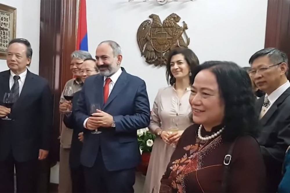 Վիետնամցիները «Երևանի սիրուն աղջիկն» են կատարում Փաշինյանի համար