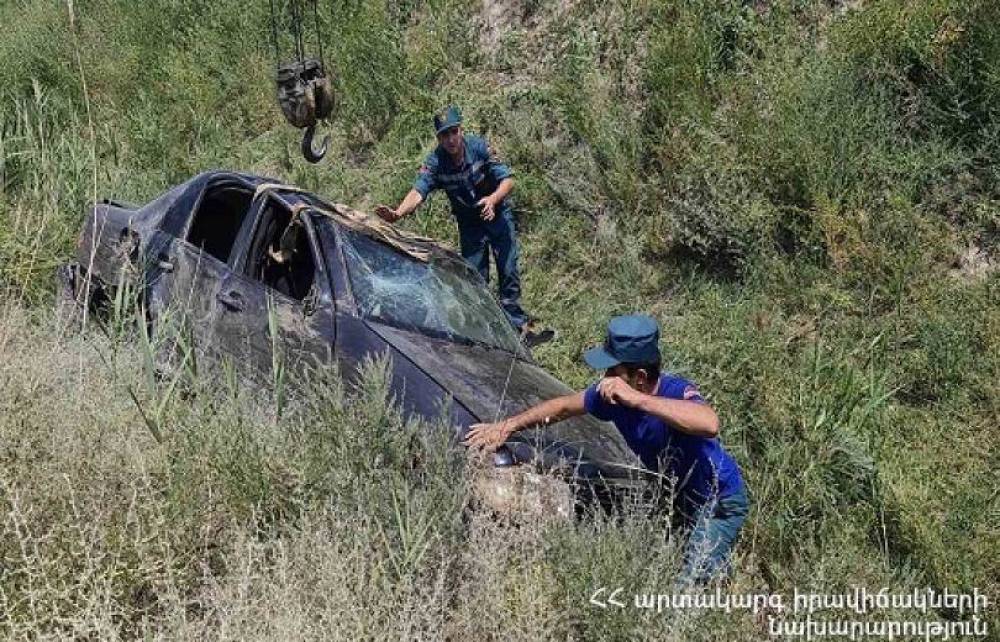 Երևան-Մեղրի ճանապարհին ավտոմեքենան գլխիվայր շրջվել է դաշտը․ կա զոհ