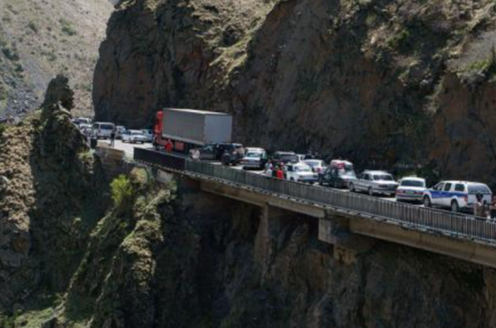 Վերին Լարսում կրկին հերթեր են. մաքսային կցորդը բացատրել է պատճառը