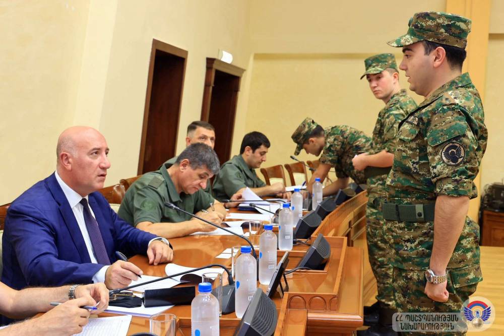 Պաշտպանության փոխնախարար Արման Սարգսյանը հանդիպել է ռազմական բժիշկ շրջանավարտների հետ